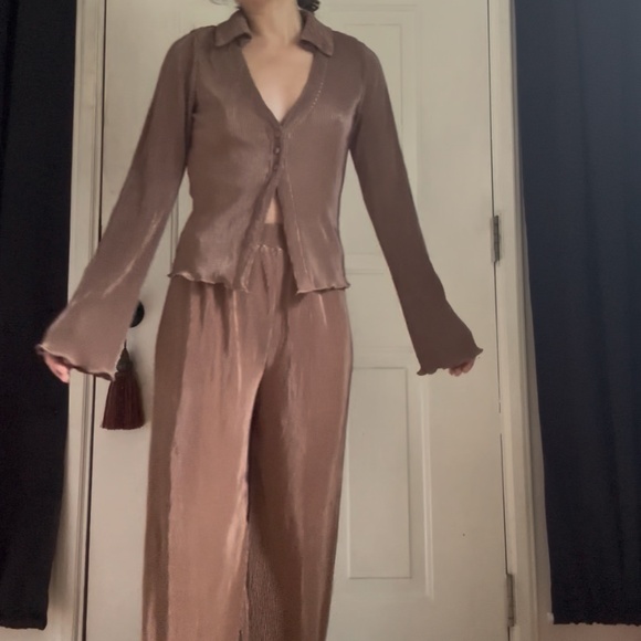 Brown Pleated Lounge Set - Picture 7 of 11